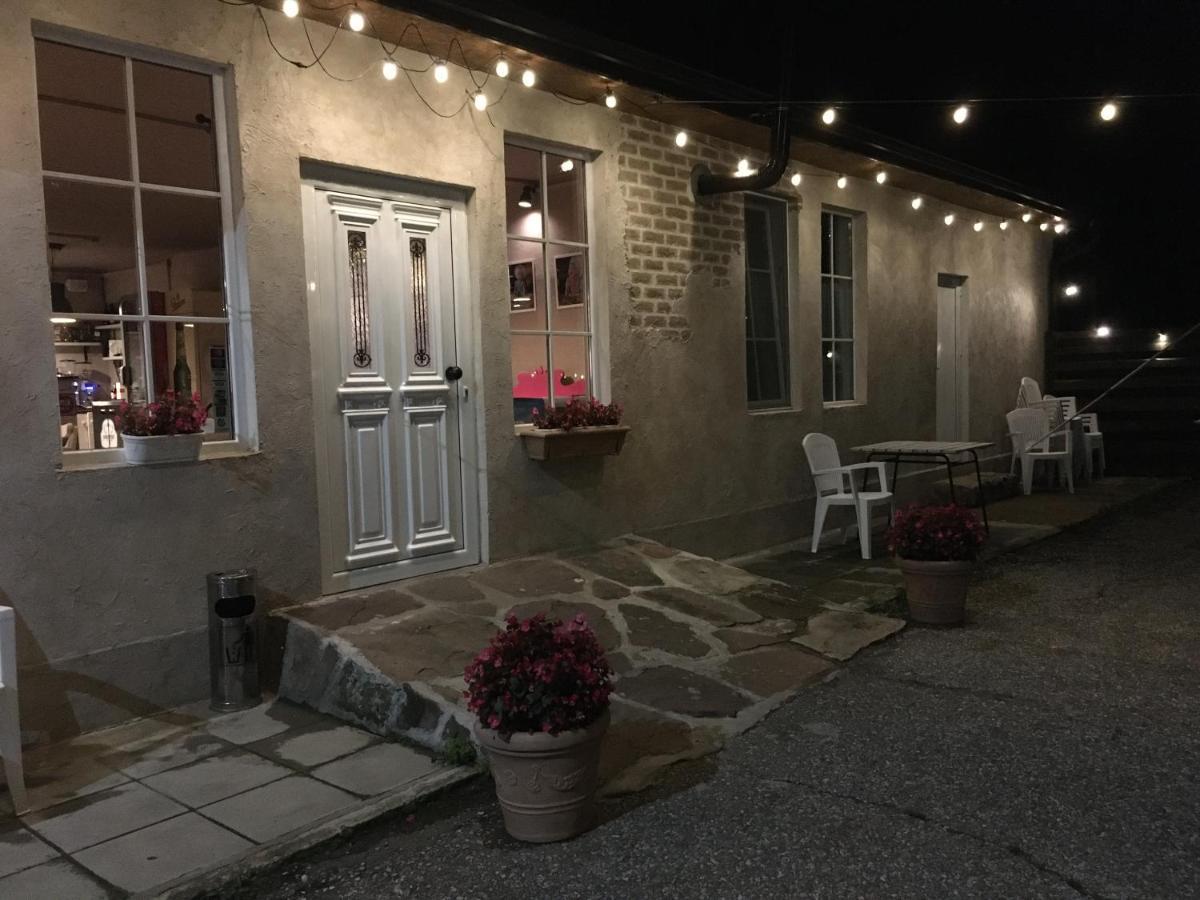 Маймун Дере-Басейн, Хотел, Италианска Пица Svoge Exterior photo